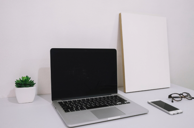 The Subtle Reasons Your Desk Feels Uncomfortable by Midday